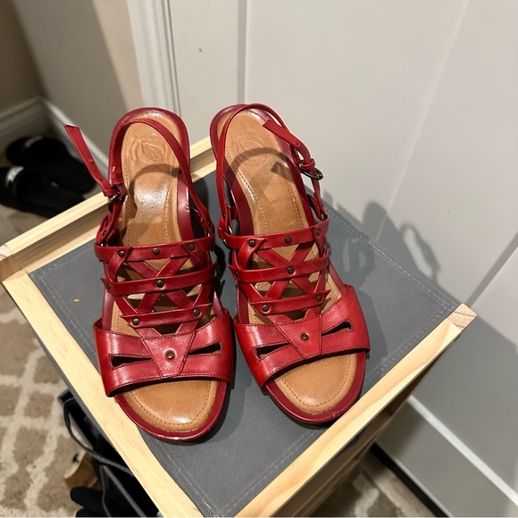 Nurture red wedges size 7.5 - Picture 2 of 4